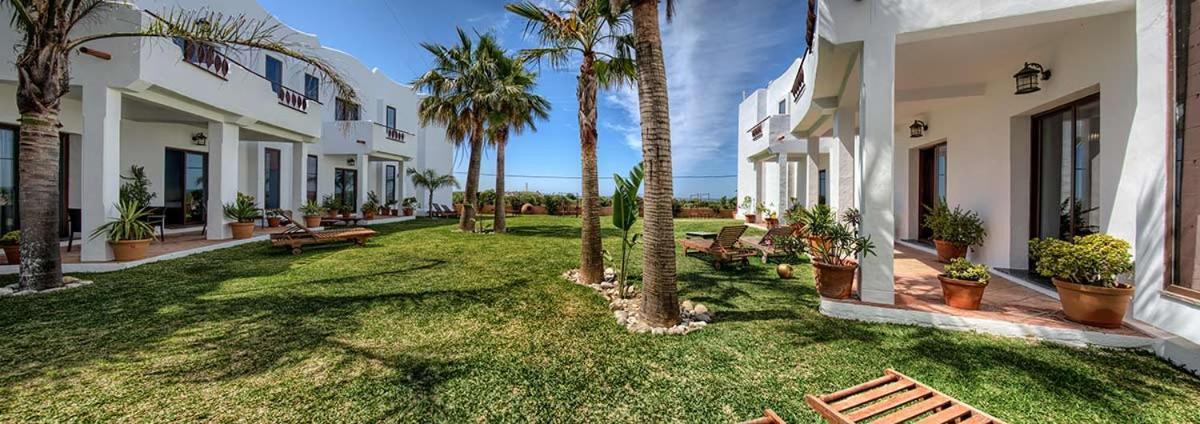 Apartamentos Turisticos Bahia De Trafalgar Саора Екстер'єр фото