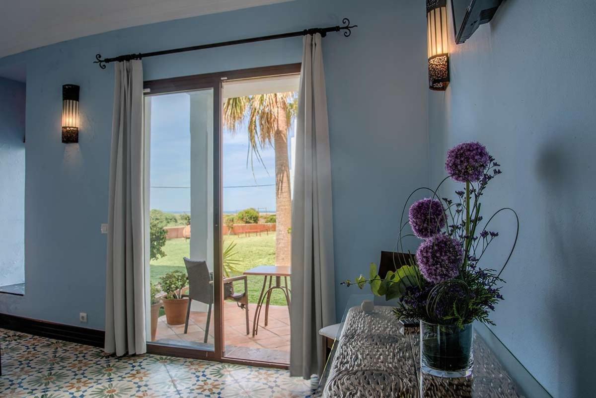 Apartamentos Turisticos Bahia De Trafalgar Саора Екстер'єр фото