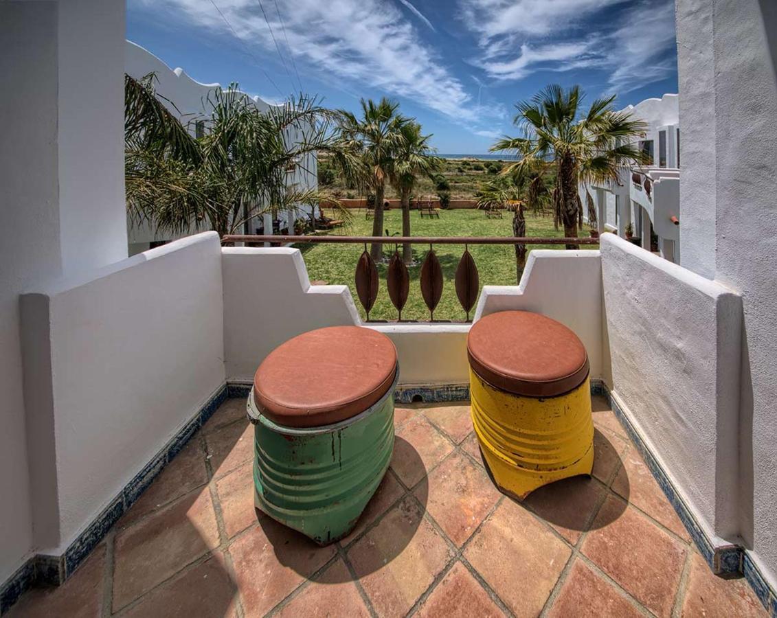 Apartamentos Turisticos Bahia De Trafalgar Саора Екстер'єр фото