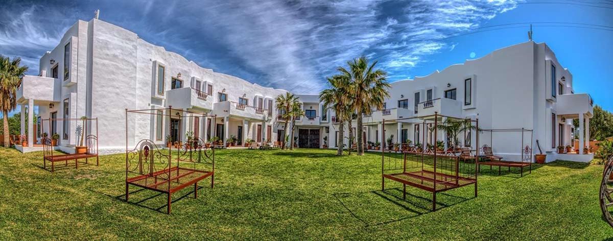 Apartamentos Turisticos Bahia De Trafalgar Саора Екстер'єр фото