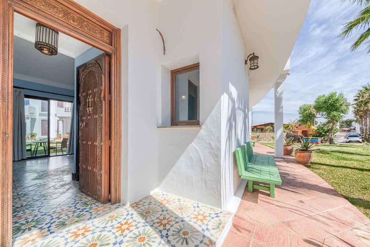 Apartamentos Turisticos Bahia De Trafalgar Саора Екстер'єр фото