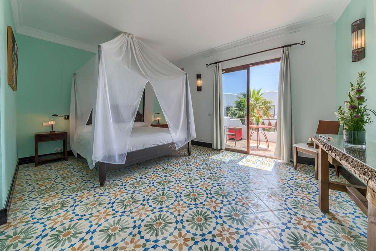 Apartamentos Turisticos Bahia De Trafalgar Саора Екстер'єр фото