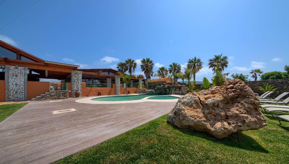 Apartamentos Turisticos Bahia De Trafalgar Саора Екстер'єр фото